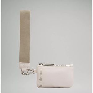 DUAL POUCH WRISTLET